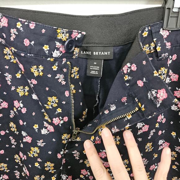 Lane Bryant Floral Womens Midi Shorts Size 20 Cotton Blend Signature Fit Chino - Picture 8 of 9